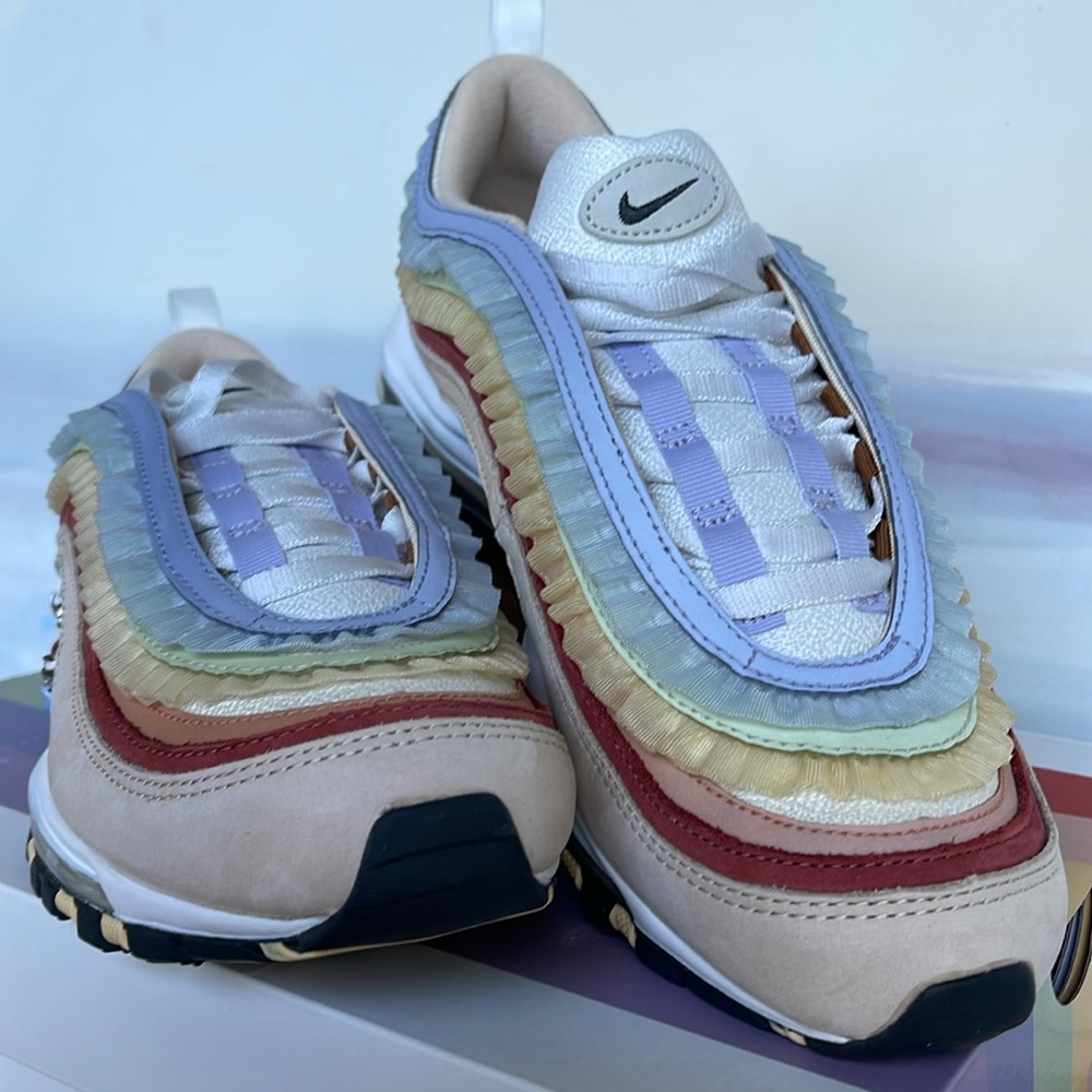 NIKE Men’s AIR MAX 97 BE TRUE 
PINK OXFORD/ANTHRACITE-ADOBE 
Sneakers
FD8637 600 - Picture 12 of 16